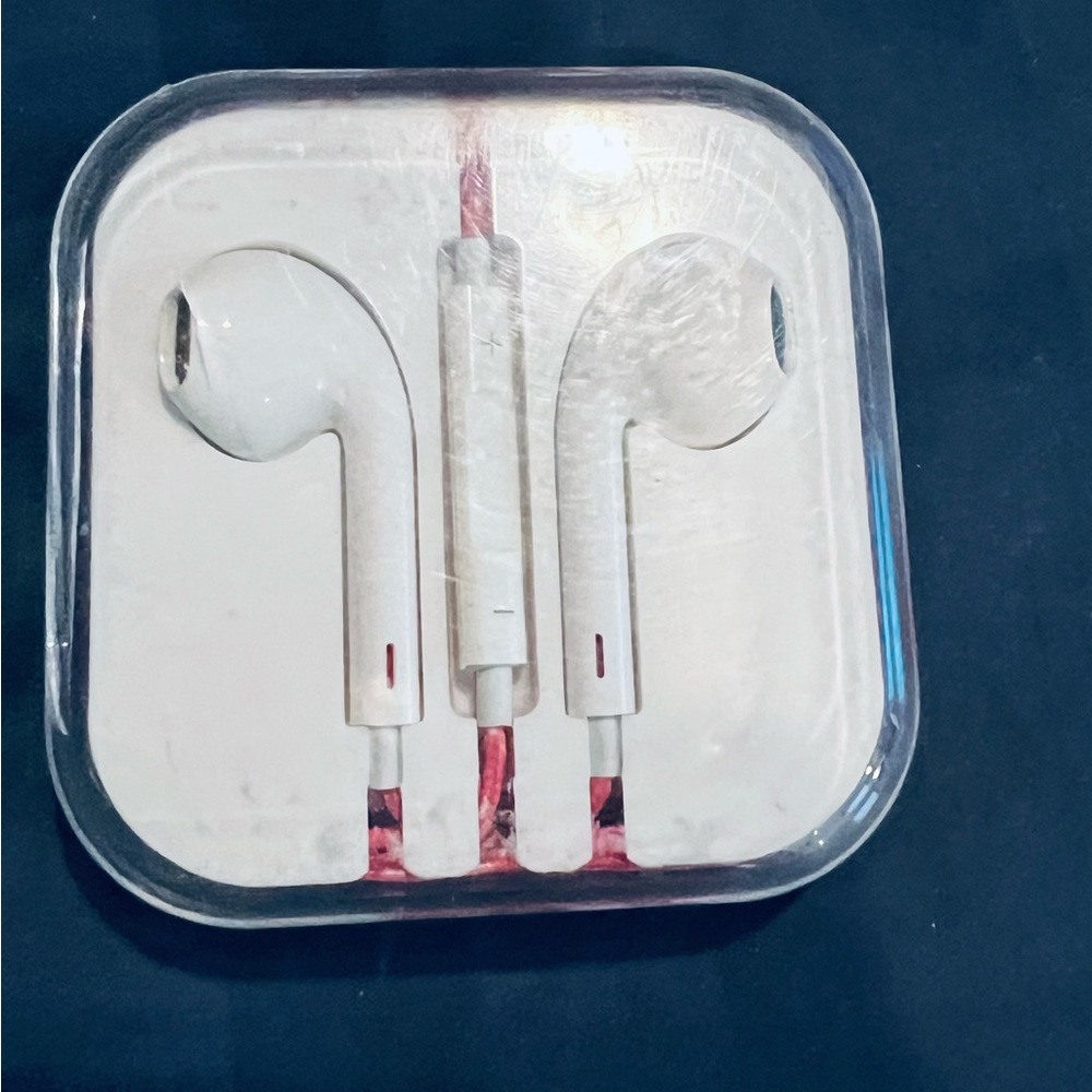 ‘Madewell’ White Wired Earbuds